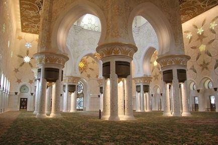 Мечеть і мінарет