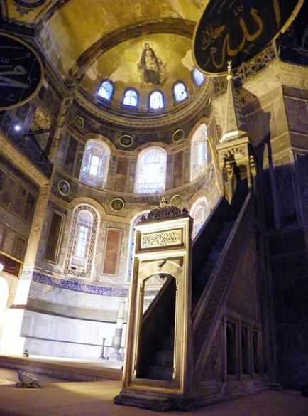 Moscheea din Istanbul și tot ce trebuie să știți despre turism