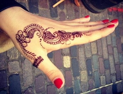 Mehendi (imagini și fotografii) cum să faci astfel de desene de henna pe mâini, picioare și corp acasă