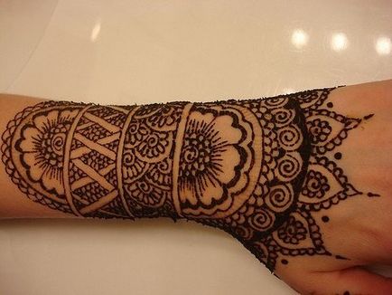 Mehendi (imagini și fotografii) cum să faci astfel de desene de henna pe mâini, picioare și corp acasă