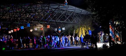 Zene Party „este barátok”, „Event tanácsadás” (felül a társasági program) Zene Party
