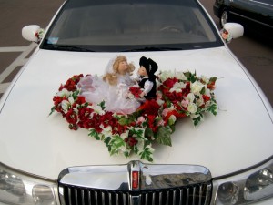 Sugestii populare despre păpușile de nuntă de pe mașină