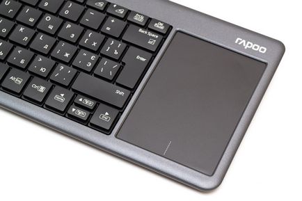 Prezentare generală a tastaturii fără fir cu un rapoo touchpad k2600