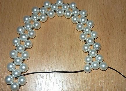 Collar pentru o pisica cu propriile sale maini de margele