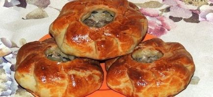 Piesele cu puf de carne, drojdie și cartof - rețete delicioase de plăcinte prăjite și coapte