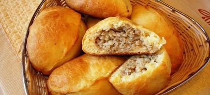 Piesele cu puf de carne, drojdie și cartof - rețete delicioase de plăcinte prăjite și coapte