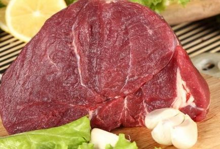 Чому вагітних тягне на сире м'ясо