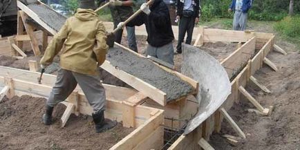 Подача бетону особливості калош, бетономішалок, лотків