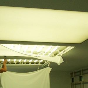 Підсвічування зсередини натяжної стелі за допомогою світлодіодної стрічки