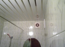 Tavanul panourilor din plastic în baie este modul în care puteți face propriile mâini, camere video și foto, montaj pvc