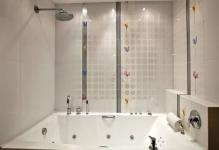 Tavanul panourilor din plastic în baie este modul în care puteți face propriile mâini, camere video și foto, montaj pvc