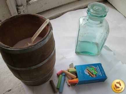 Curcubeu într-o sticlă de creioane colorate și sare sau nisip, clasa de master