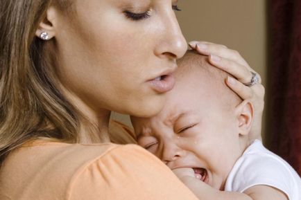 Gyermek 2-3 hónap - nyáladzás és rágás ököllel miért fokozott nyálelválasztás