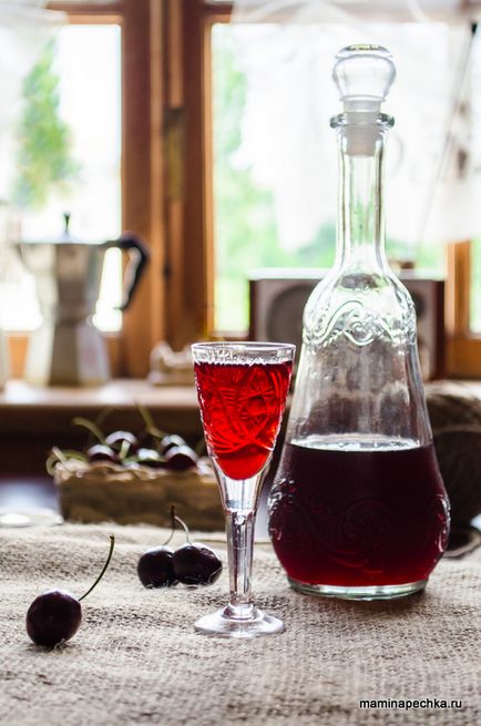 Рецепт домашньої настоянки з вишні на спирту