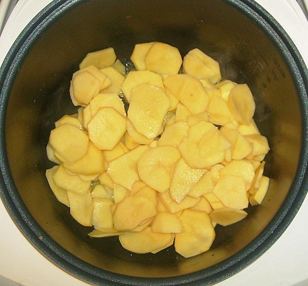 Рецепт картоплі з грибами в мультиварці Поларіс з фото