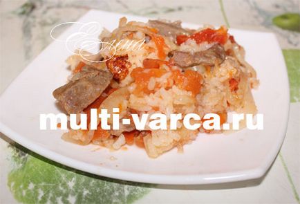 Orez cu carne de vită și roșii într-un multivariat