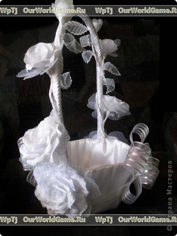 Троянди з тканини і весільна корзинка з картону своїми руками