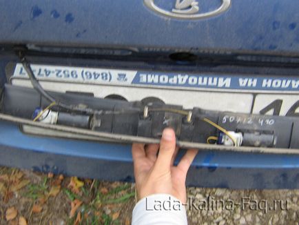 Зняття і заміна зламаної шаблі (накладки) двері багажника в калині