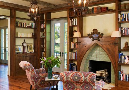 Modern gótikus stílusban a belső a lakás, gyönyörű minták és elemek díszítik a szobában
