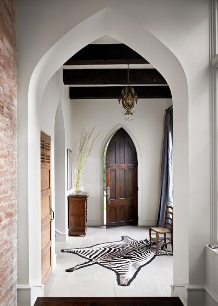 Stilul modern gotic în interiorul apartamentului, designuri frumoase și obiecte pentru decorarea camerei