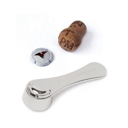 Modern bor etikett, hogyan kell inni bort, hogyan kell választani egy pohár bor, egy dugóhúzó és egy üveg (inni) Modern bor etikett, hogyan kell inni bort, hogyan kell választani egy pohár bor, egy dugóhúzó és egy korsó