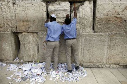 Zidul Plângerii este un simbol vechi al credinței și al speranței poporului evreu