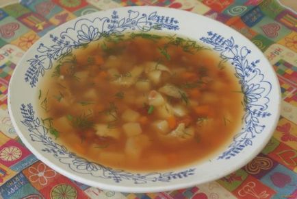 Supă cu supă de pui cu rețetă de sfeclă roșie cu fotografie