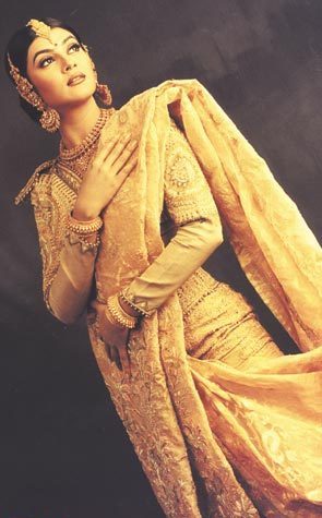 Sushmita Sen (életrajz, 34 fényképek, 2 videók)