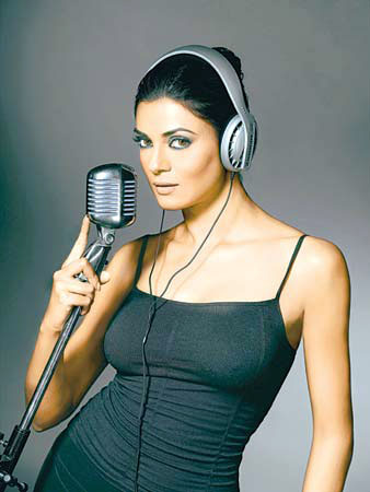 Sushmita Sen (életrajz, 34 fényképek, 2 videók)