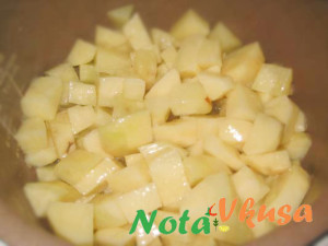 Тушкована картопля в мультиварці - рецепт з фото
