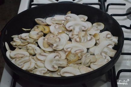 Ciuperci ciupite cu cartofi și cremă, rețete