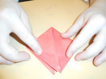 Lalele de hârtie colorată cu mâinile lor - instrucțiuni pas cu pas
