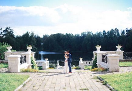 Gyönyörű nyári esküvő Alena és újszerű a klasszikus stílus az elmúlt egy gyönyörű kastély Marfino