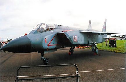 Yak-141 - luptător pe punte de decolare și aterizare verticală