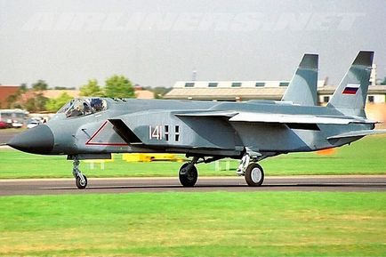 Yak-141 - luptător pe punte de decolare și aterizare verticală