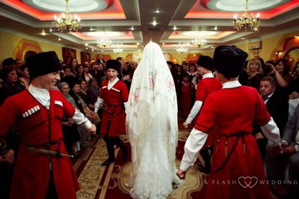 Mirele tinere din Cecenia, Georgia și alte locuri, obiceiuri de nuntă șocante, cele mai bune povestiri de peste tot