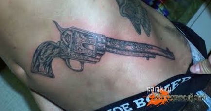 Valoarea unui pistol tatuaj (14 tatuaje foto)