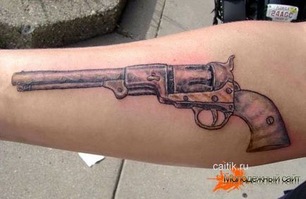 Valoarea unui pistol tatuaj (14 tatuaje foto)