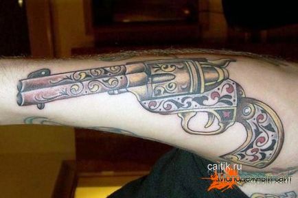 Valoarea unui pistol tatuaj (14 tatuaje foto)