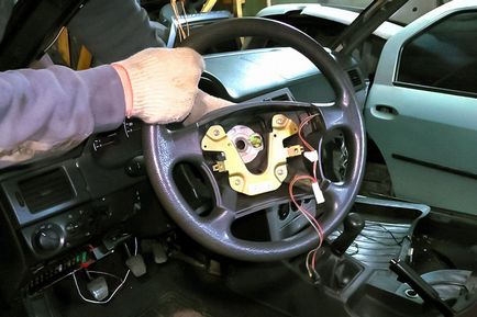 10 Lucruri în mașină care nu pot fi reparate de la sine