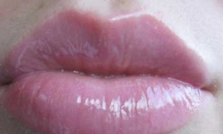 Блиск для губ vov lip - gloss professional make-up artist - хороший, але дуже вже світлий на губах