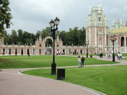 Parcul Tsaritsynsky din Moscova foto fântână cântând în Tsaritsino, o călătorie în lumea naturii