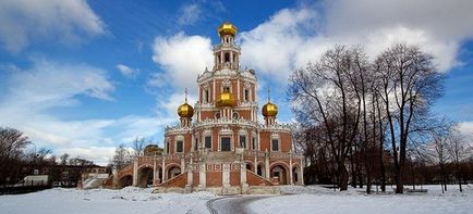 Biserica de mijlocire în Fillets este un templu puternic cu o soartă tragică