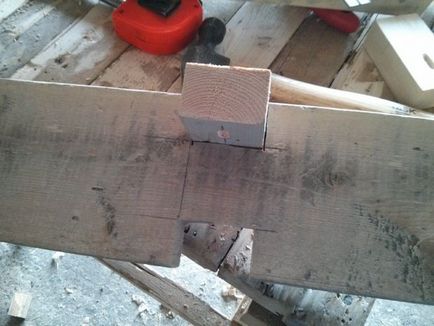 Fa satu a padon, a kezét (a padon) Fa satu számára pad a kezüket