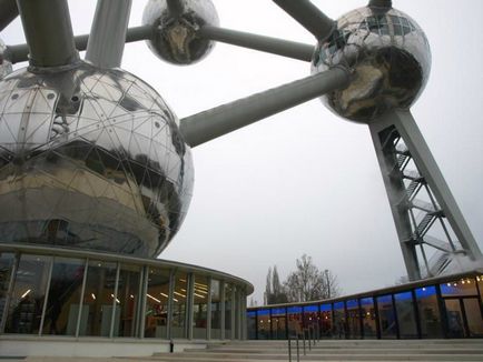 Atomium futurist (Bruxelles, Belgia)