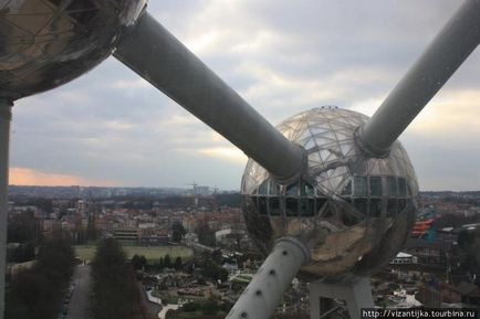 Futurisztikus Atomium (Brüsszel, Belgium)