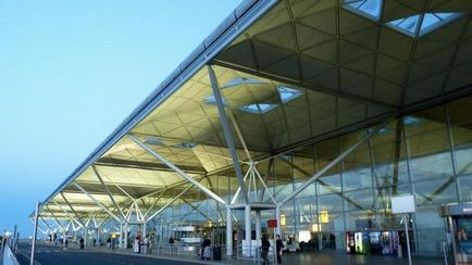 Cum să ajungeți de la Londra la Londra la Stansted Airport