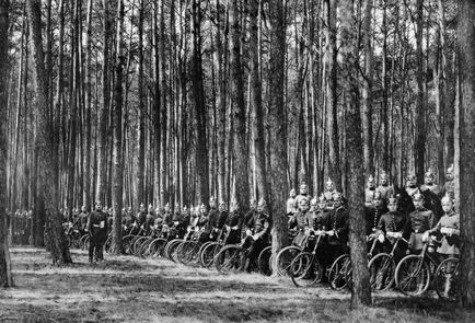 Як використовували бойові велосипеди, російська сімка