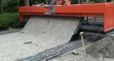 Як кладуть дороги в Голландії (24 фото відео)