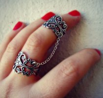 Hogyan viselni a gyűrűt az ujját, gyönyörű nő, mint rajta karikát a kezében divatos és elegáns, 35 fényképek